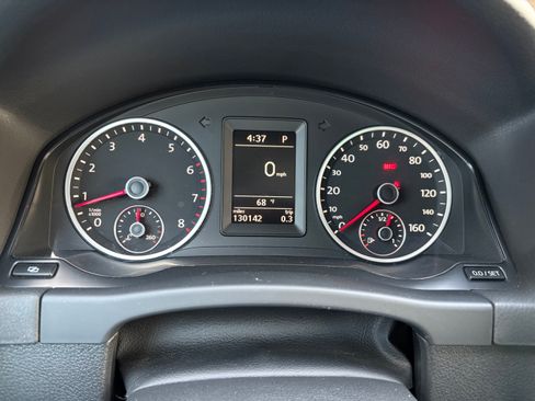 Used 2011 Volkswagen Tiguan SE image 11