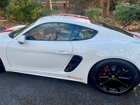 Used 2018 Porsche 718 Cayman image 12
