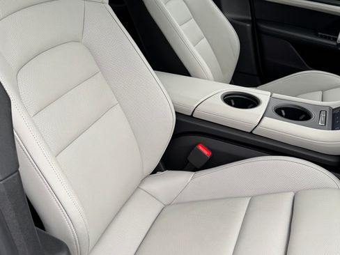 Used 2021 Porsche Taycan 4S image 15