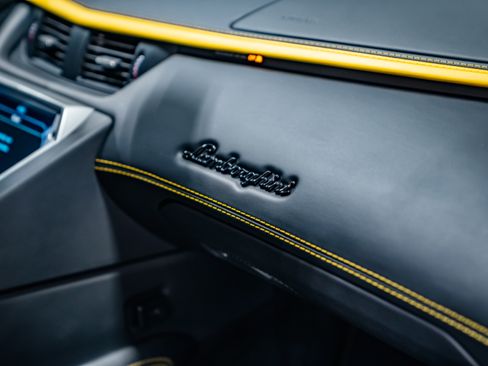 Used 2018 Lamborghini Aventador S image 16