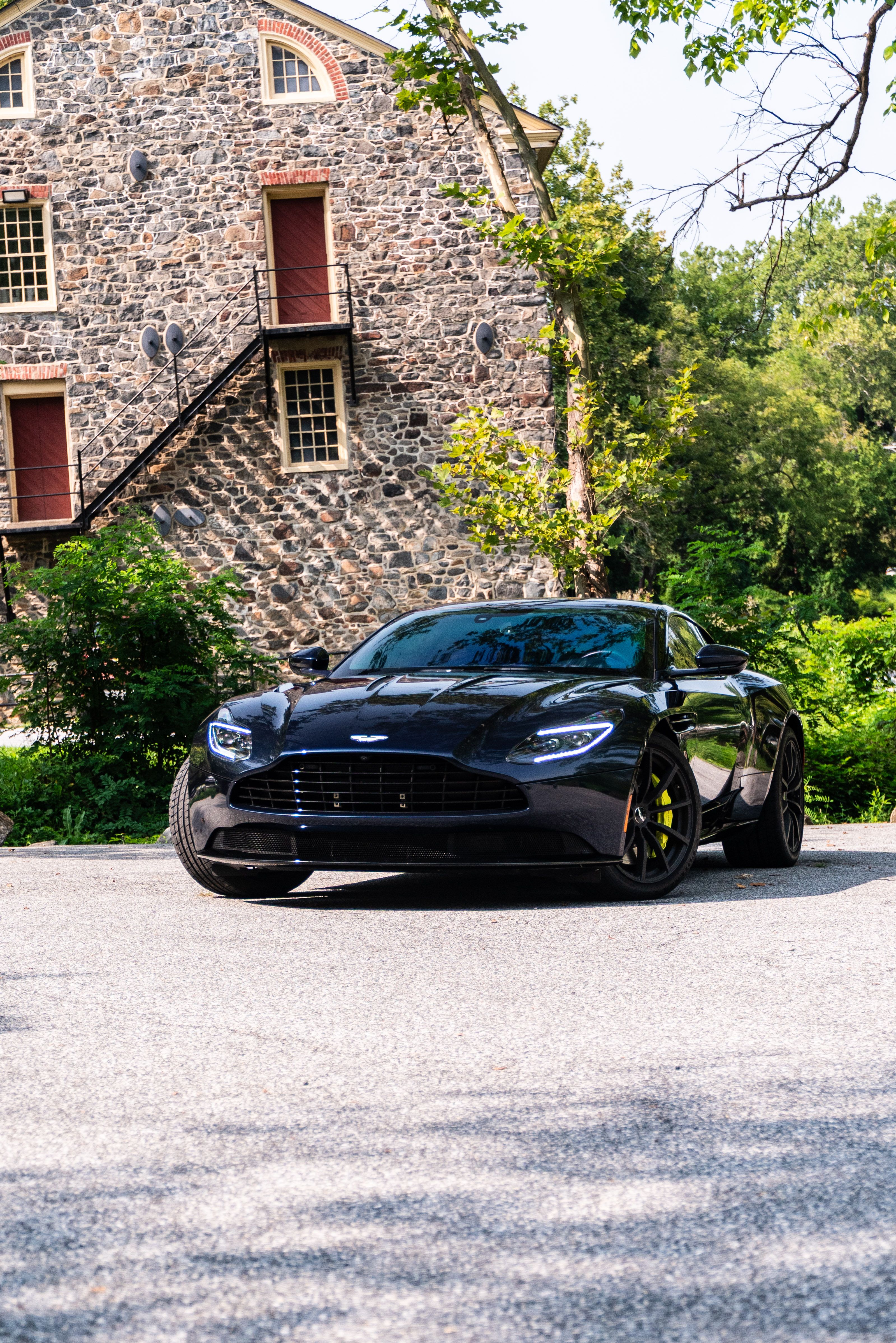 Used 2019 Aston Martin DB11 AMR RWD image 16