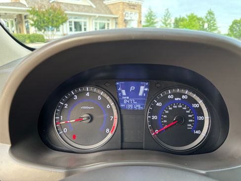 Used 2013 Hyundai Accent GLS FWD image 17