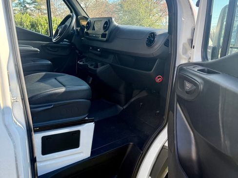 Used 2023 Mercedes-Benz Sprinter 2500 image 15