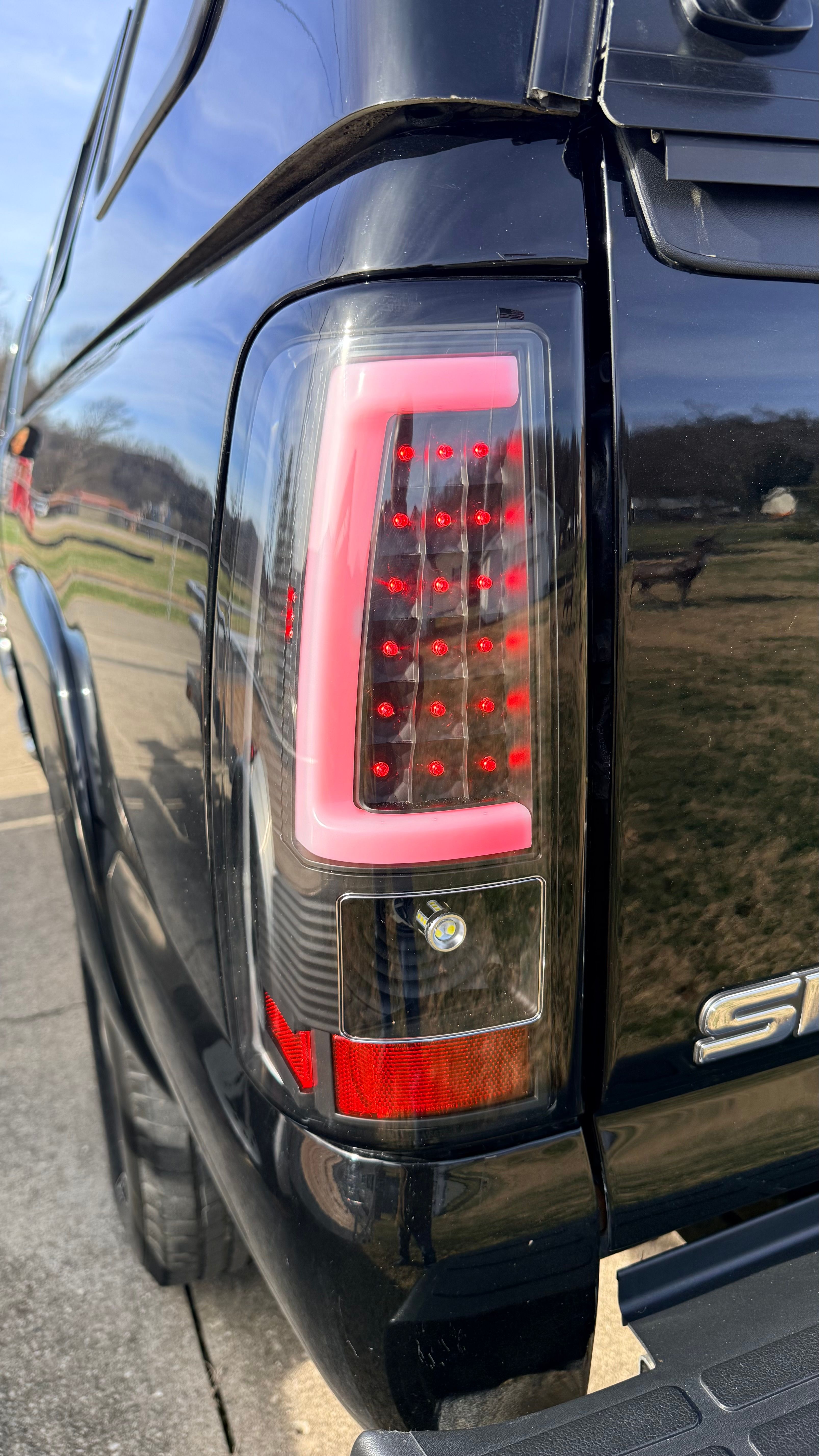 Used 2005 GMC Sierra 2500 SLT w/ Heavy-Duty Power Package AWD/4WD image 10