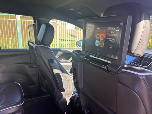 Used 2020 Chrysler Pacifica Limited w/ Advanced Safetytec Group image 9