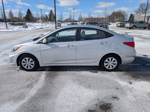 Used 2017 Hyundai Accent SE image 1