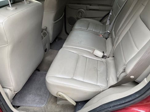 Used 2008 Jeep Commander Sport image 14