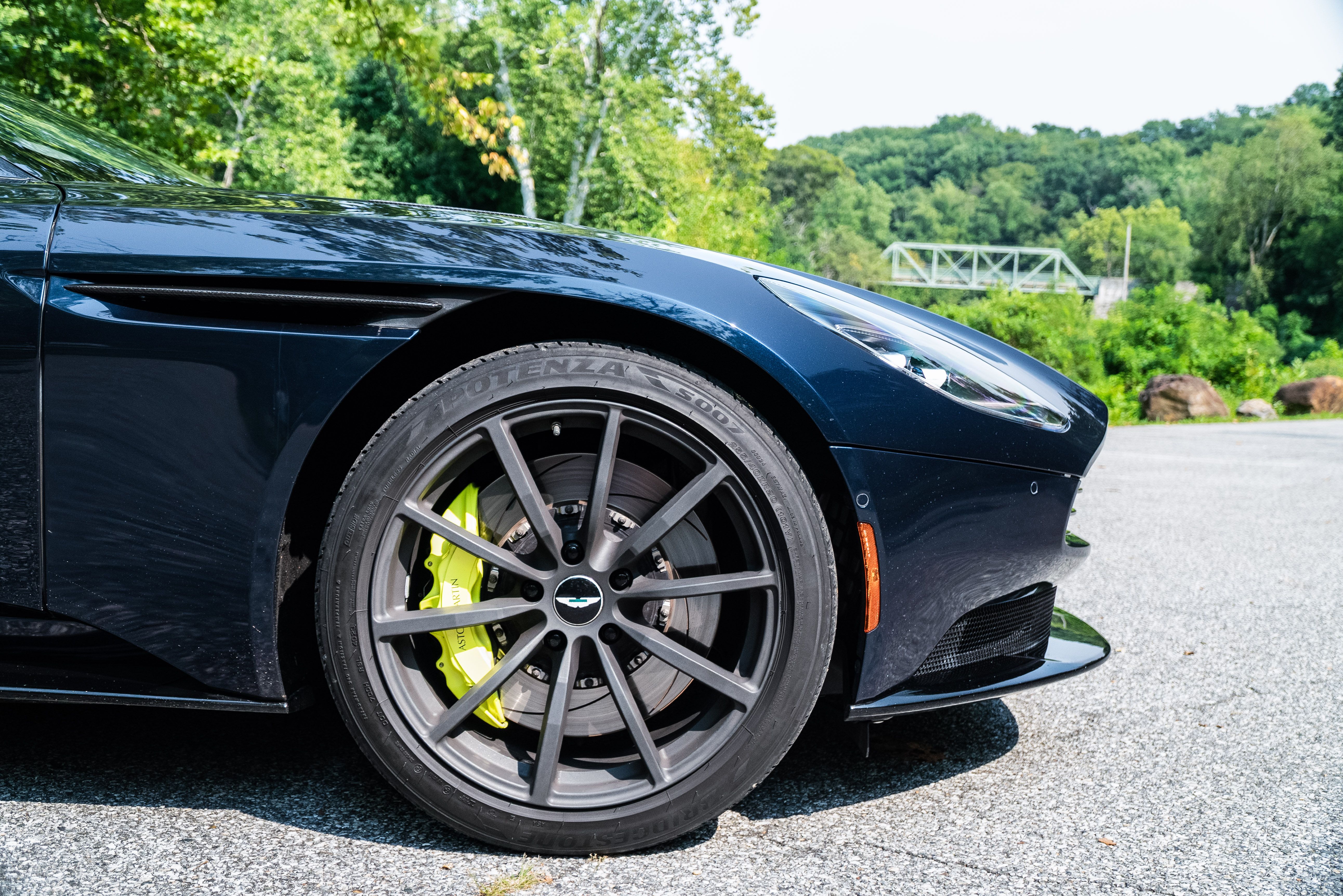 Used 2019 Aston Martin DB11 AMR RWD image 2
