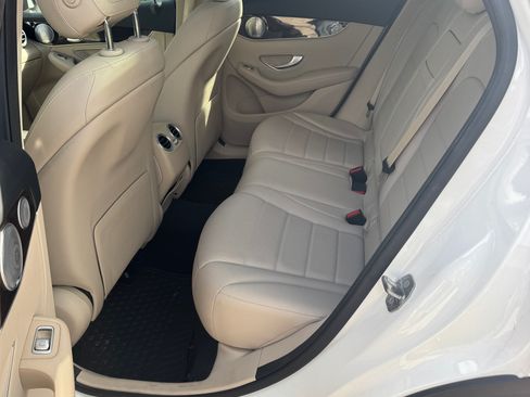 Used 2020 Mercedes-Benz GLC 300 4MATIC image 2