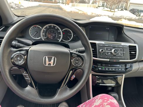 Used 2017 Honda Accord LX image 10