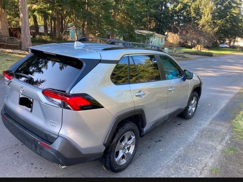 Used 2022 Toyota RAV4 XLE image 1