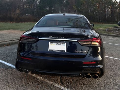 Used 2022 Maserati Quattroporte Modena image 9