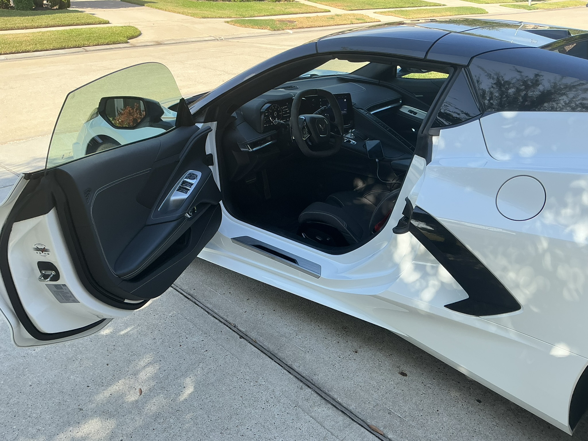 Used 2024 Chevrolet Corvette Stingray Convertible w/ Z51 Performance Package RWD image 18