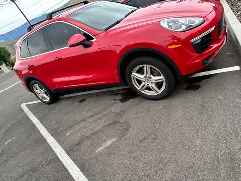 Used 2016 Porsche Cayenne AWD/4WD image 4
