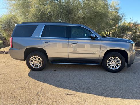 Used 2020 GMC Yukon SLT w/ HD Trailering Package image 2