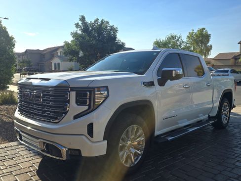 Used 2023 GMC Sierra 1500 Denali w/ Technology Package AWD/4WD image 1
