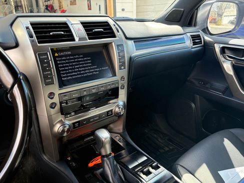 Used 2021 Lexus GX 460 Premium w/ Premium Package image 4