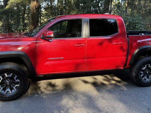 Used 2022 Toyota Tacoma TRD Off-Road w/ Technology Package image 8