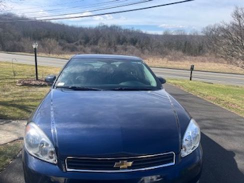 Used 2009 Chevrolet Impala LT w/ Luxury Edition Package image 2