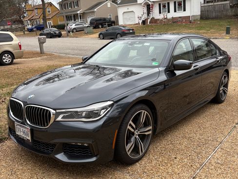Used 2018 BMW 750i image 8