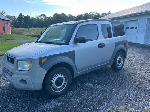 Used 2004 Honda Element LX image 1