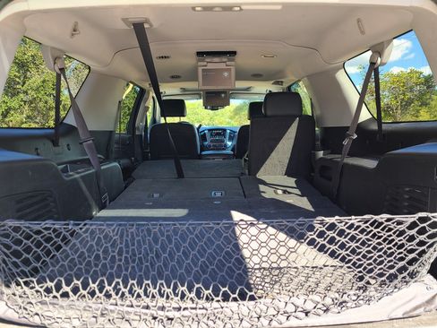 Used 2019 Chevrolet Suburban LT image 12