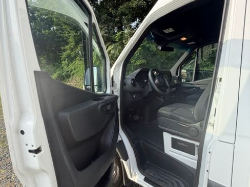 Used 2019 Mercedes-Benz Sprinter 144 image 9