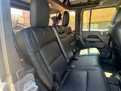Used 2021 Jeep Wrangler Unlimited Sahara AWD/4WD image 14