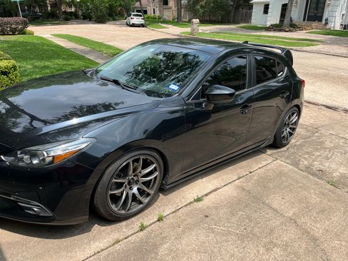 Used 2018 MAZDA MAZDA3 Touring w/ Appearance Package FWD image 8