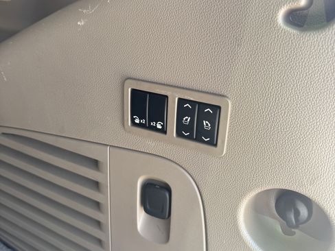 Used 2018 GMC Yukon SLT w/ Open Road Package image 11