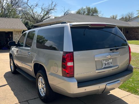 Used 2008 Chevrolet Suburban LT w/ LT Preferred Equipment Group image 4