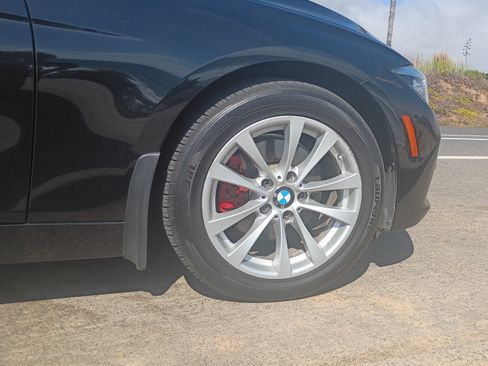 Used 2018 BMW 320i xDrive Sedan AWD/4WD image 4