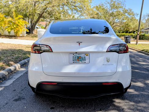 Used 2022 Tesla Model Y Long Range image 5