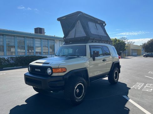Used 2010 Toyota FJ Cruiser Sport Utility 2D image 6