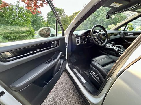 Used 2020 Porsche Cayenne AWD/4WD image 6