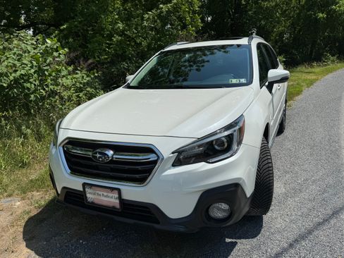 Used 2019 Subaru Outback 3.6R Touring AWD/4WD image 6