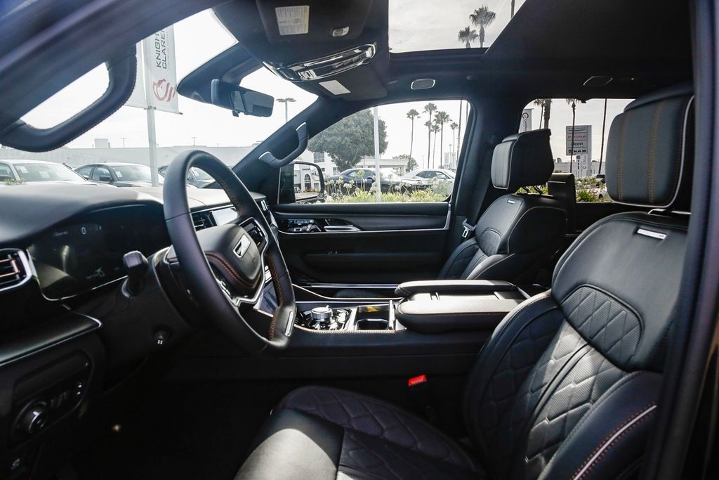 Used 2024 Jeep Grand Wagoneer L Series III w/ Rear Seat Video Group 1 AWD/4WD image 4