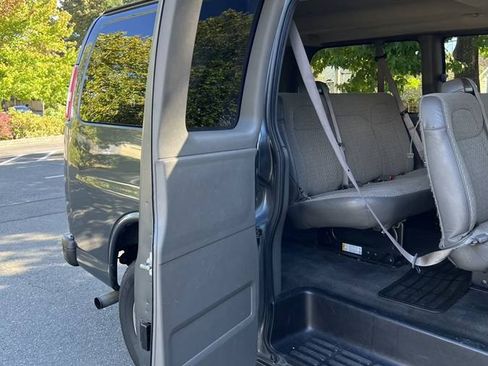 Used 2015 Chevrolet Express 2500 LS image 9