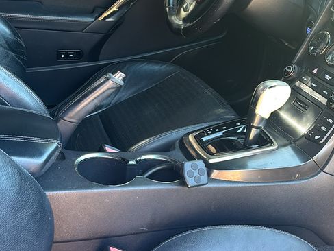 Used 2013 Hyundai Genesis 3.8 image 2
