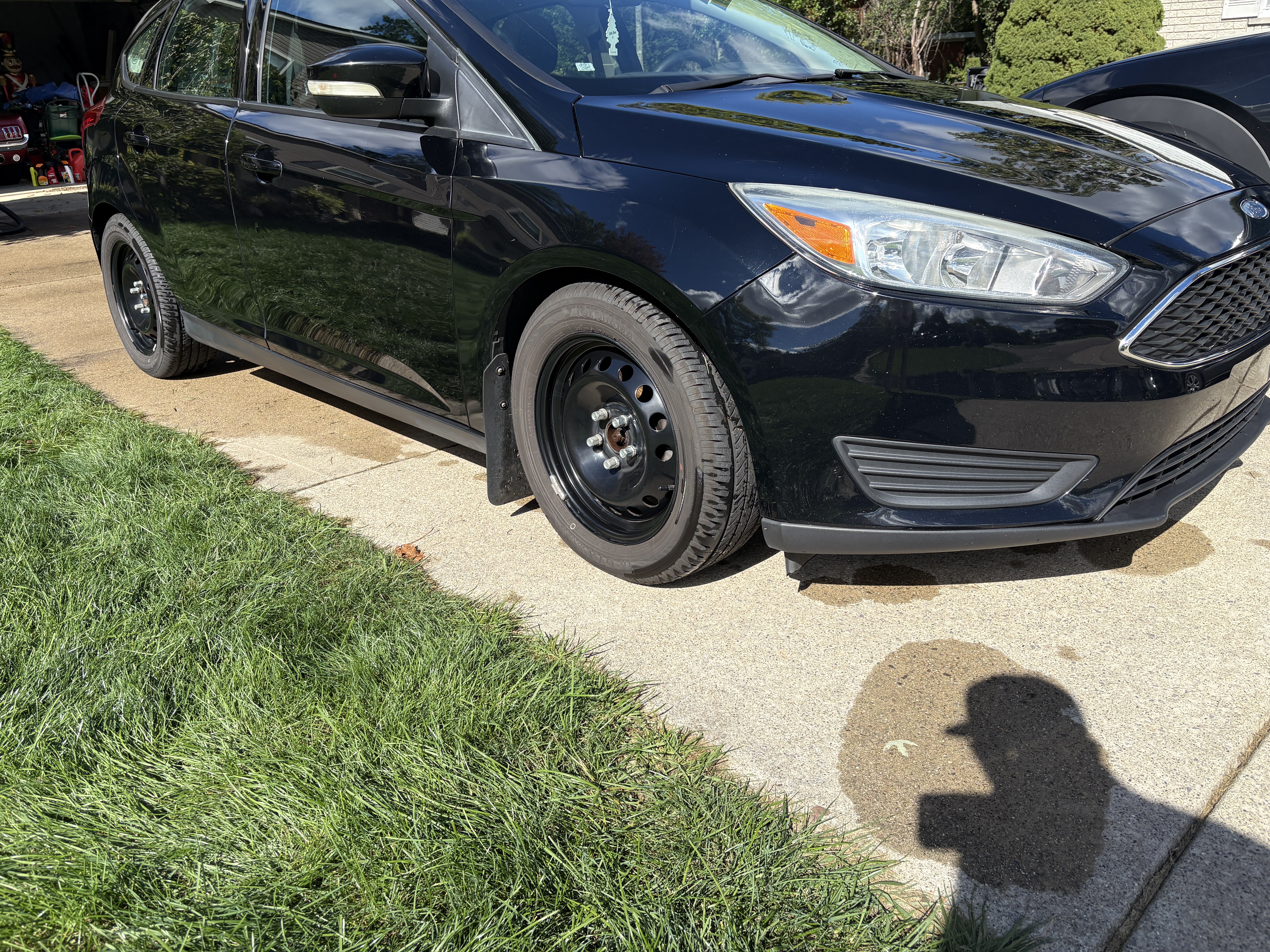 Used 2016 Ford Focus SE w/ SE Cold Weather Package FWD image 4