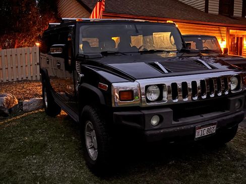 Used 2004 HUMMER H2 w/ Preferred Equipment Group image 5
