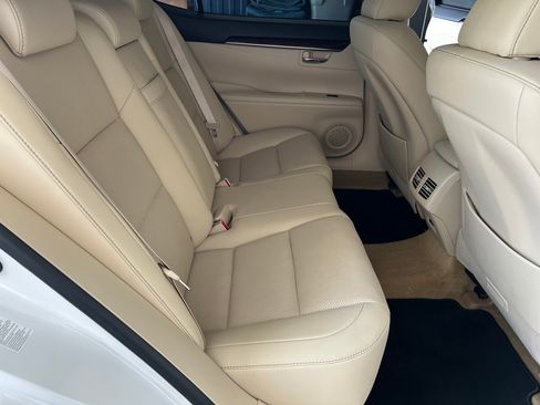Used 2014 Lexus ES 350 w/ Premium Package FWD image 10