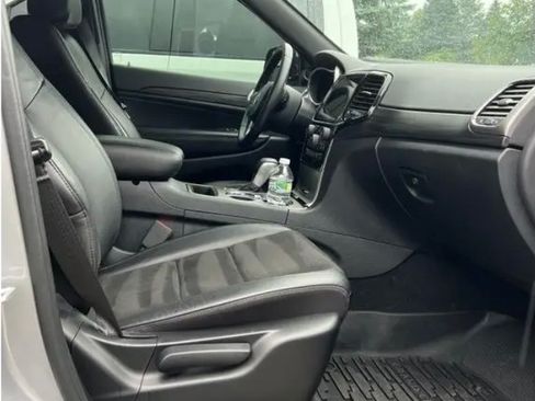 Used 2021 Jeep Grand Cherokee Laredo X image 15