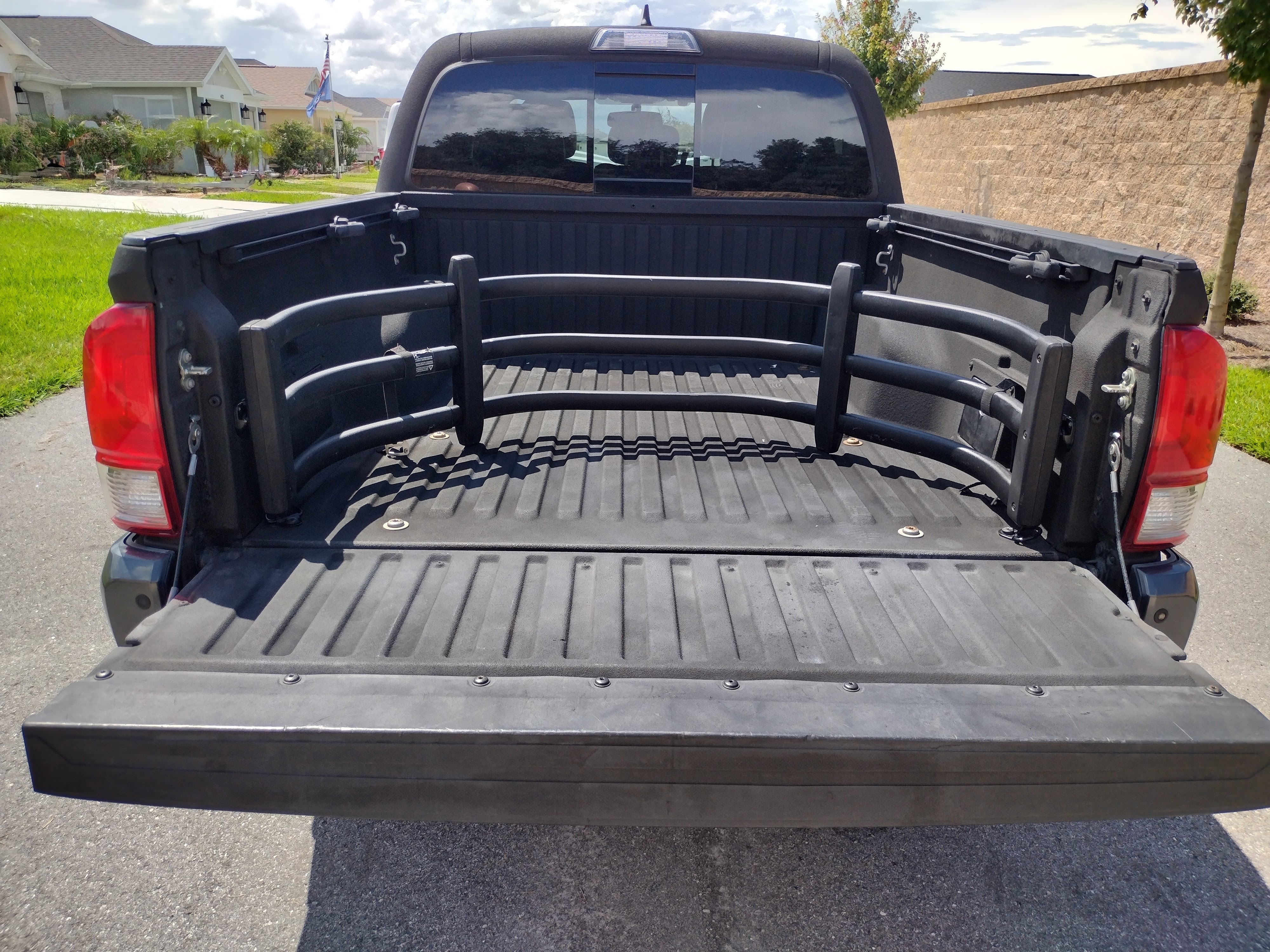Used 2017 Toyota Tacoma TRD Off-Road w/ Premium & Technology Package AWD/4WD image 14