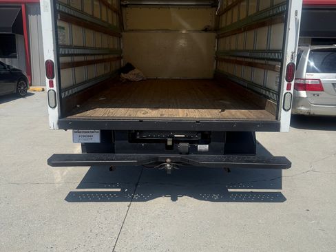 Used 2017 Ford E-350 and Econoline 350 Super Duty RWD image 6