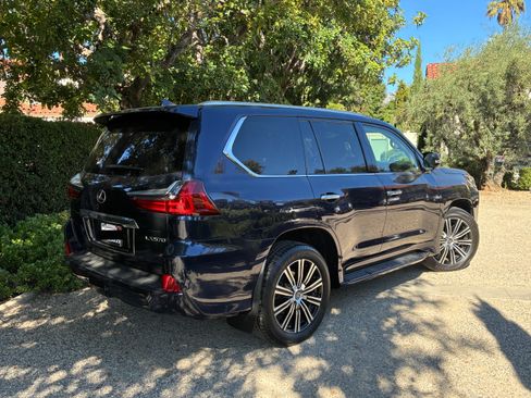 Used 2020 Lexus LX 570 4WD w/ Luxury Package image 5