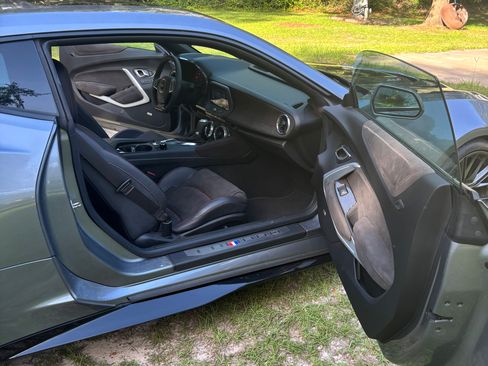 Used 2019 Chevrolet Camaro ZL1 RWD image 11