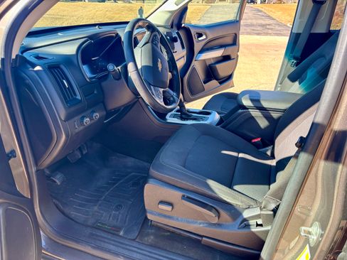 Used 2016 Chevrolet Colorado LT w/ LT Convenience Package image 11