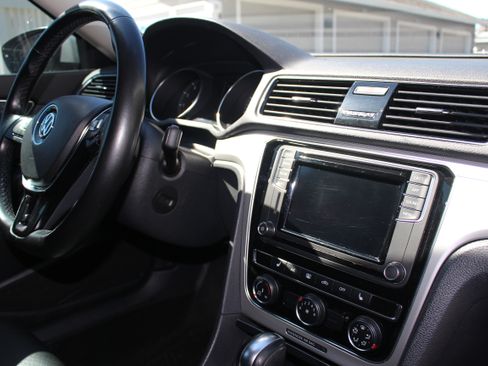 Used 2019 Volkswagen Passat 2.0T Wolfsburg FWD image 23