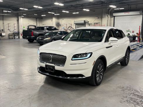 Used 2022 Lincoln Nautilus FWD image 12